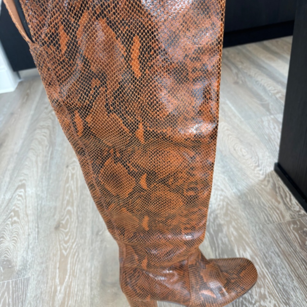 High Boots - Picture 3 of 3